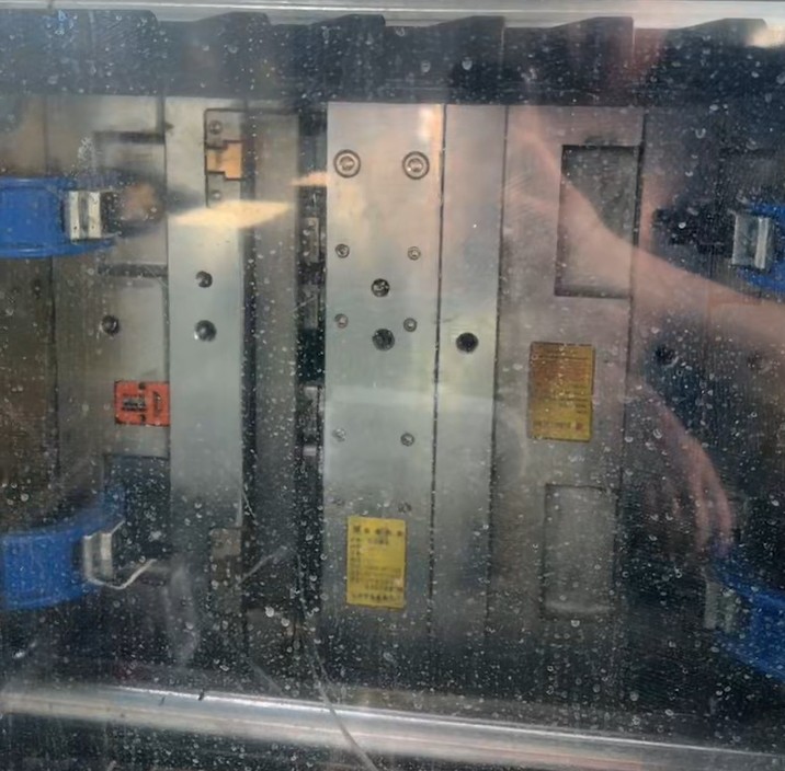 双色渐变瓶胚模具